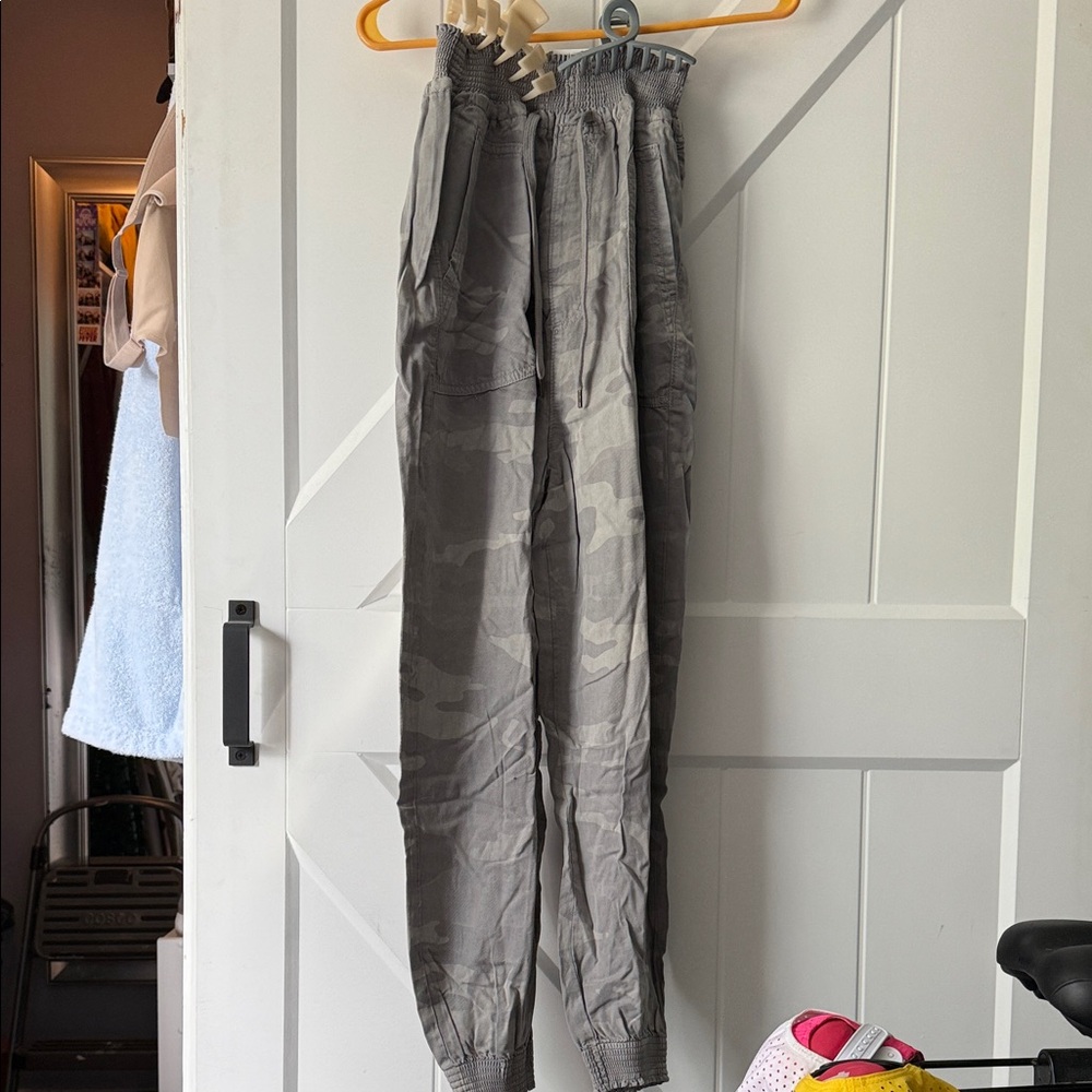 American Eagle Outfitters Gray Cargo Pants